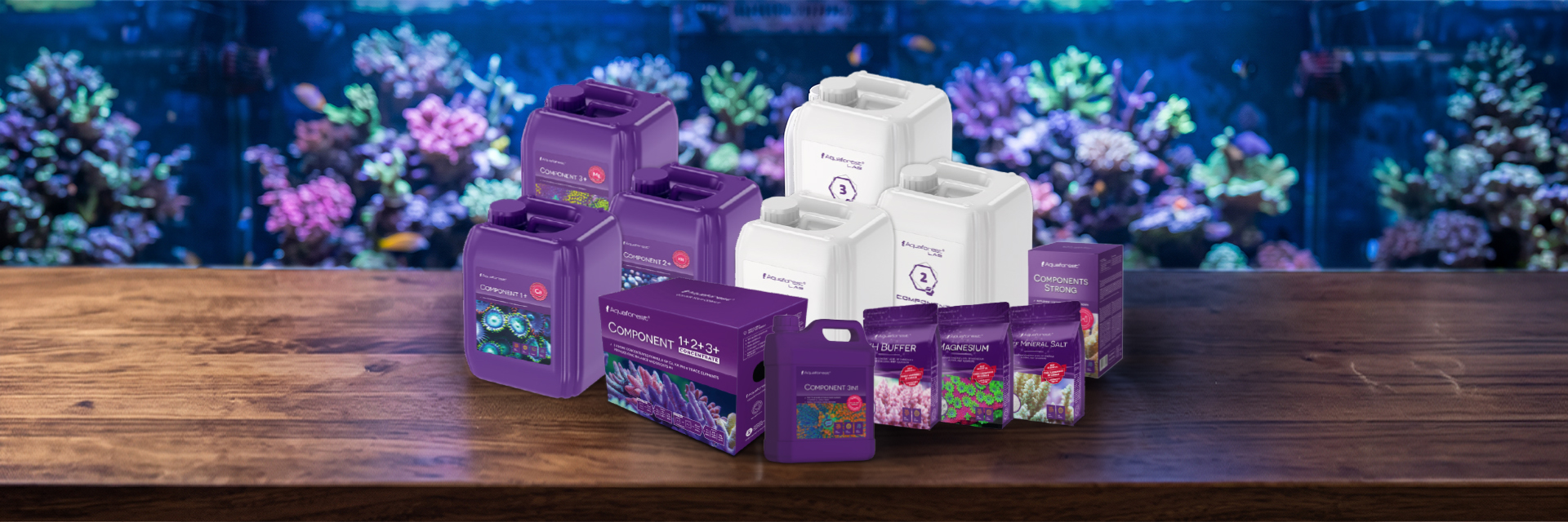 Produkty Aquaforest do metody Ballinga w akwarium morskim – Component 1+2+3+, Component 1+2+3+ Concentrate, Component 3 in 1, Components Pro oraz Dry Balling z Components Strong, na tle kolorowej rafy koralowej.